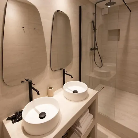 Basfroi Cosy Apartment 1 *